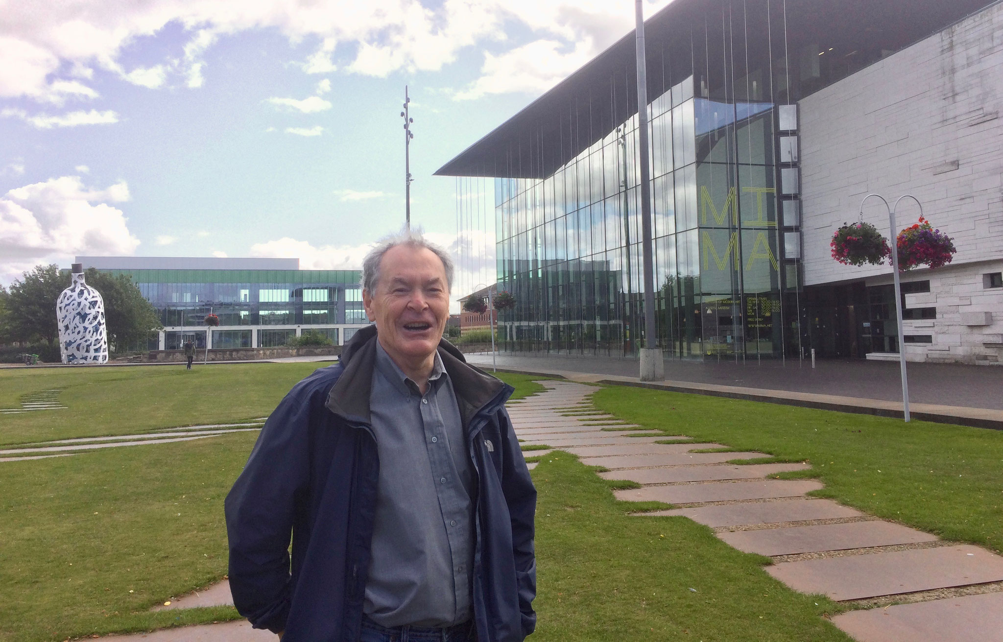 Dave Budd vor dem MIMA (Middlesbrough Museum of Modern Art)